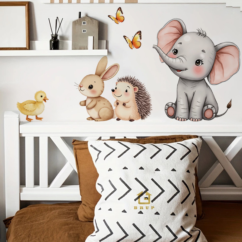 ملصق حائط على شكل حيوانات كرتو - مراجعة Baby Nursery Wall Mural وسعره