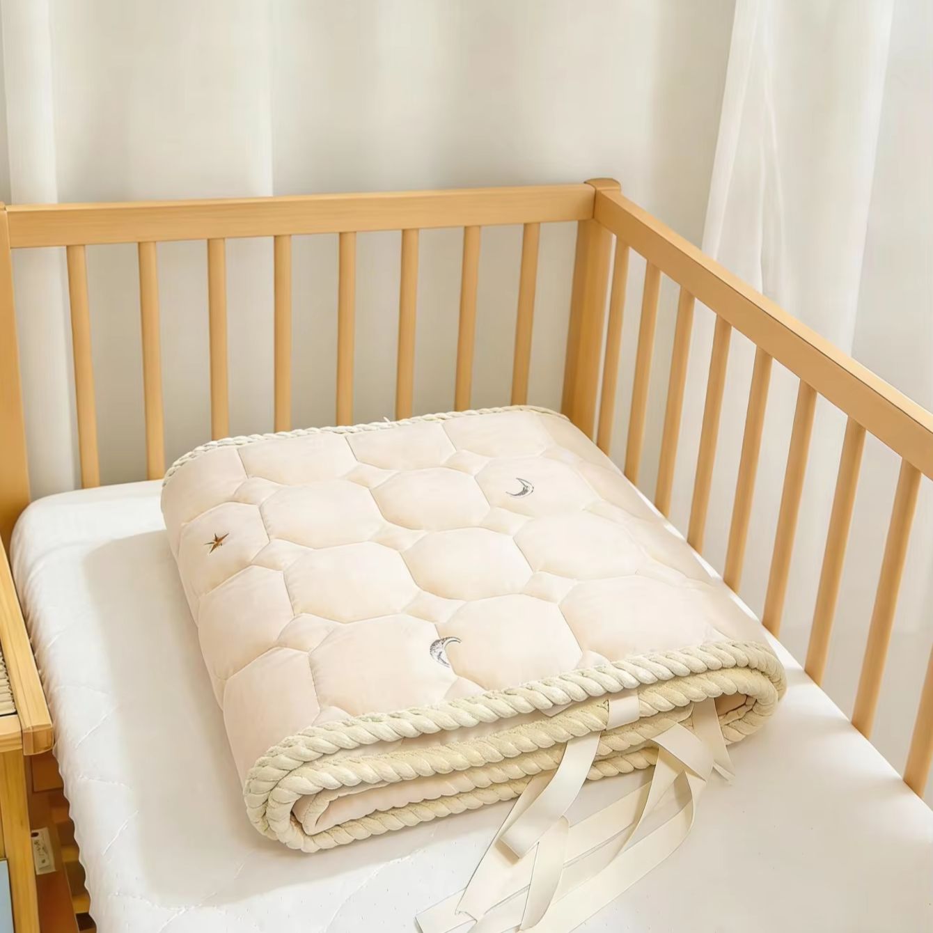 حاجز سرير مضاد للتصادم للأطفال - مراجعة Baby Nursery Glider وسعره